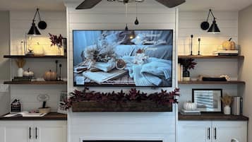 Smart-tv en een open haard