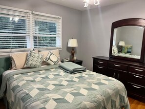 3 bedrooms, iron/ironing board, WiFi, bed sheets