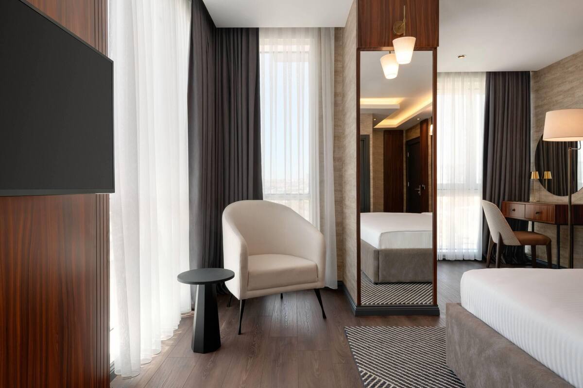 Chambre, 1 lit double et 1 canapé-lit, vue mer, en angle