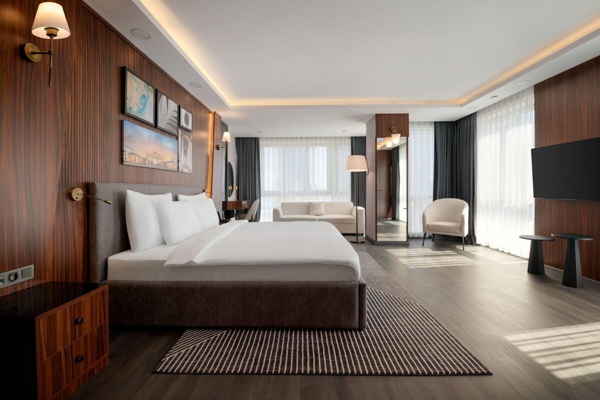 Junior Suite, 1 Katil Kelamin (Double) dengan Katil Sofa, Sea View | Peti besi dalam bilik, meja, ruang kerja komputer riba, kalis bunyi 