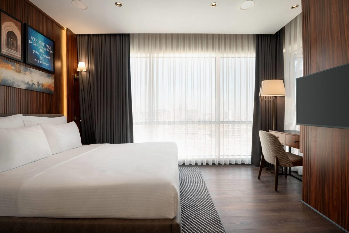Standard Room, 1 Katil Kelamin (Double), City View | Peti besi dalam bilik, meja, ruang kerja komputer riba, kalis bunyi 