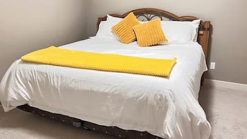 2 Schlafzimmer, Schreibtisch, Bügeleisen/Bügelbrett, WLAN