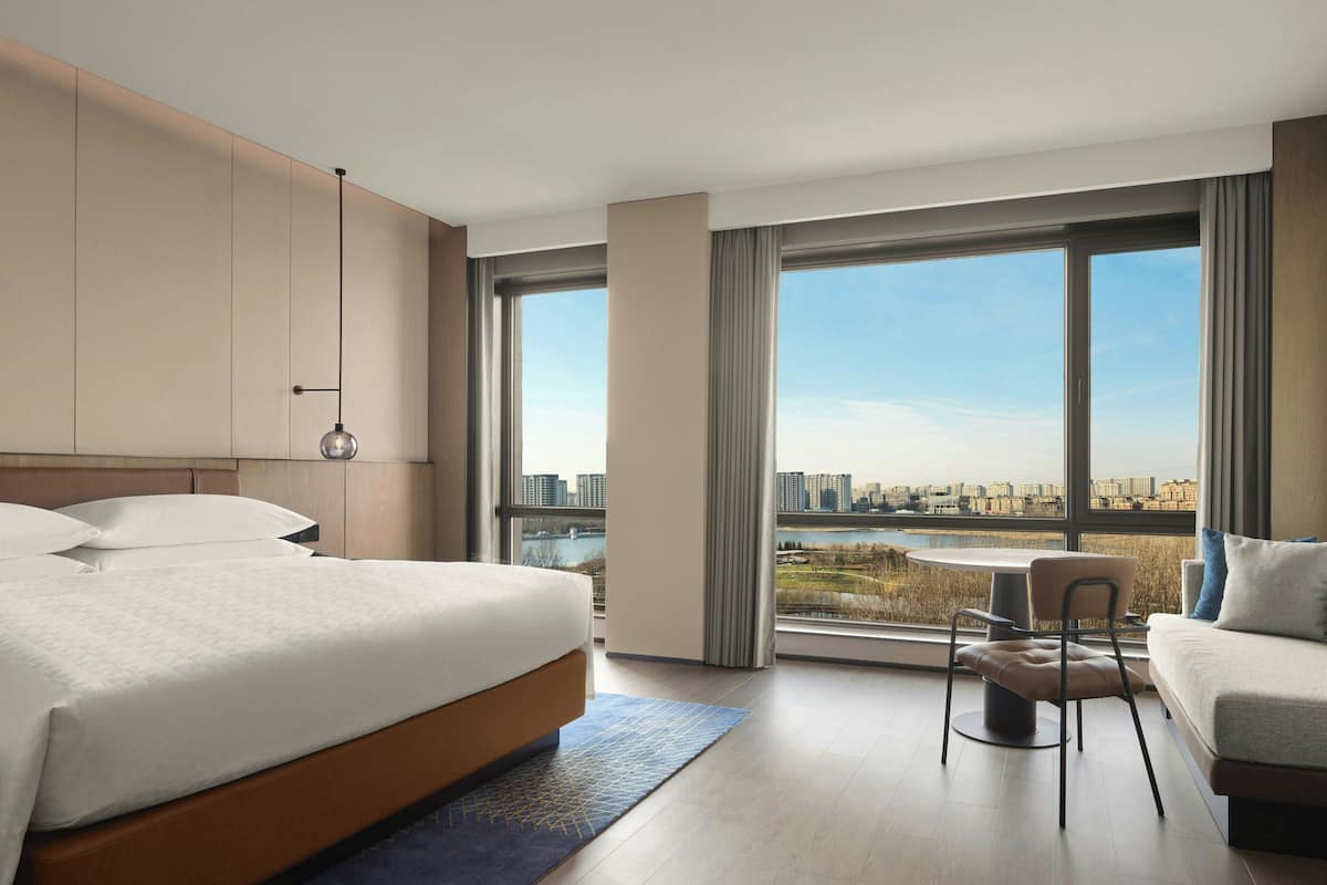 1 bedroom, in-room safe, laptop workspace, blackout curtains