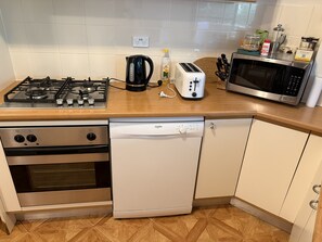 Fridge, microwave, oven, stovetop - Quiet and convenient (Erskineville)