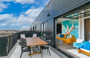 Outdoor dining - Morgan Wallen Speakeasy|Huge Balcony w/ City Views (Nashville)