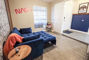 TV - 6S Hideout Houston (Houston)