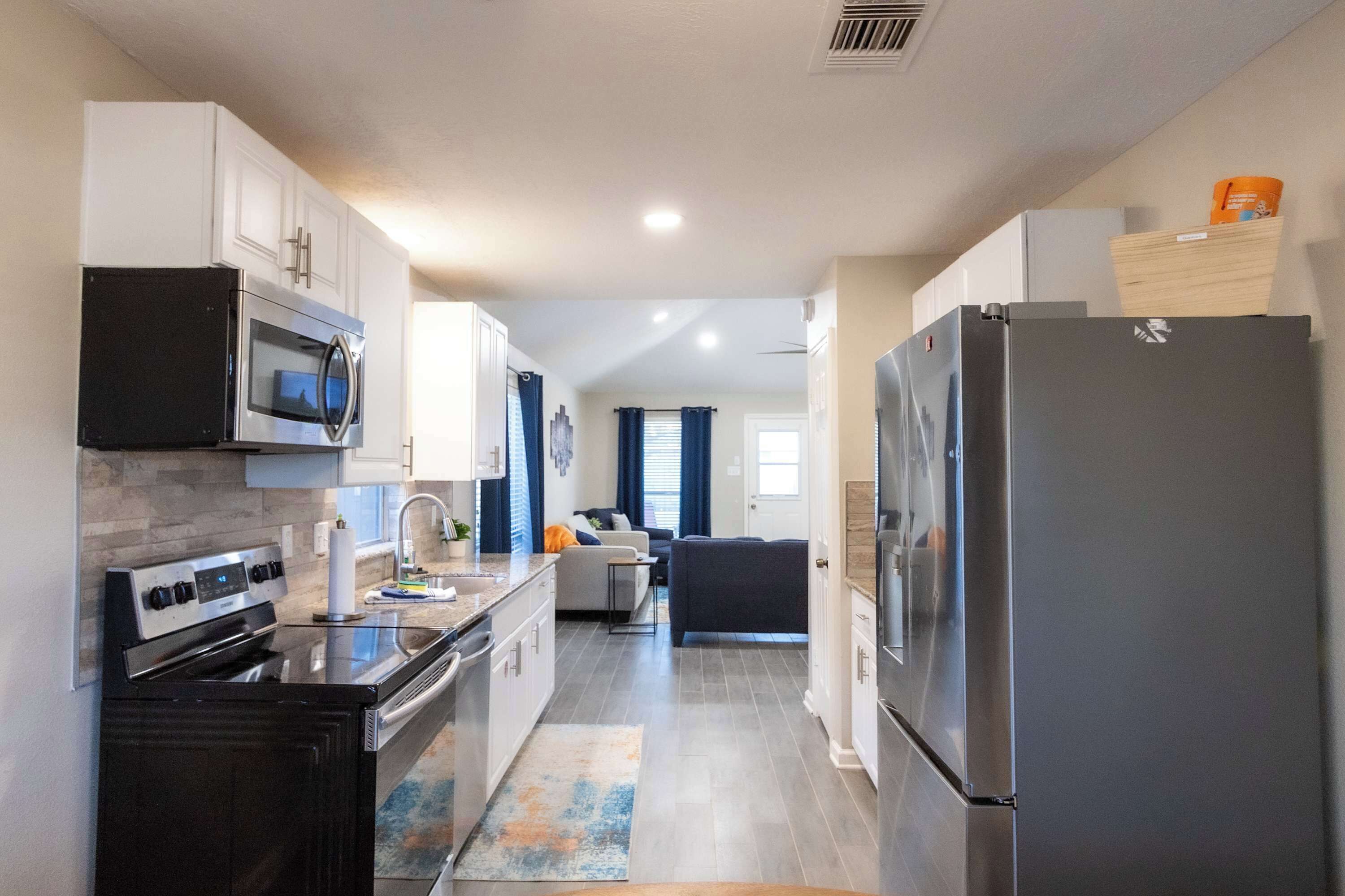 Fridge, microwave, stovetop, dishwasher