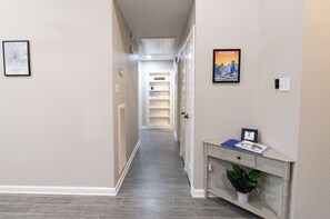 Interior - 6S Hideout Houston (Houston)