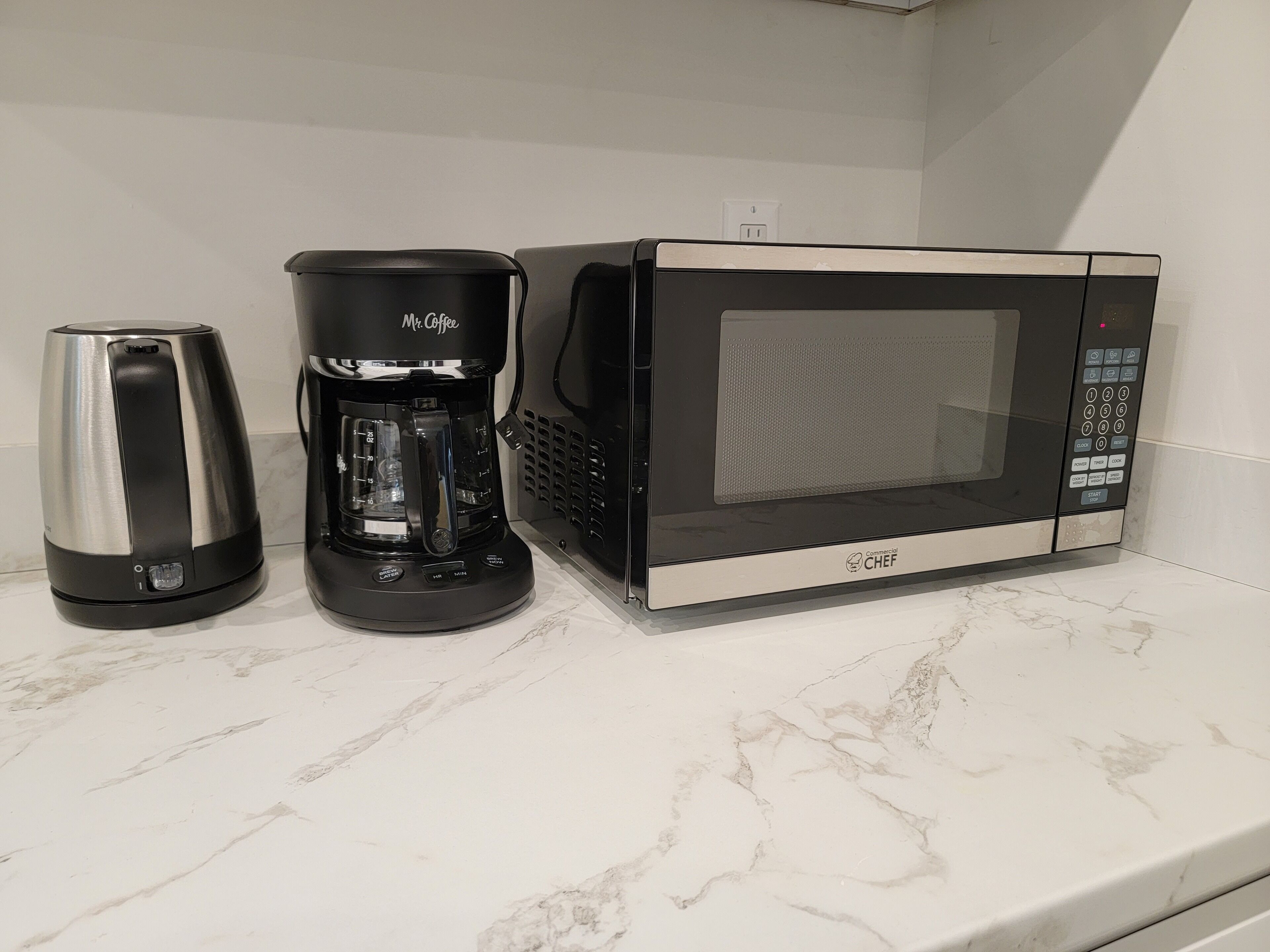 FULLY EQUIPED KITCHEN