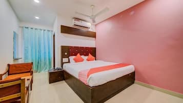 Deluxe Room, City View | Laptop workspace, free WiFi