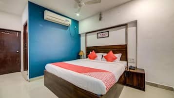 Deluxe Room, City View | Laptop workspace, free WiFi