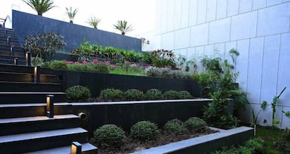 COURT REGALIA UNIT OF S & G FESTIVITIES