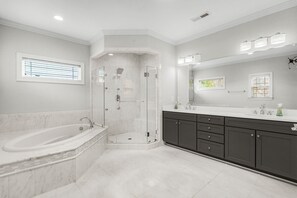 Shower, hair dryer, towels, soap - 6,500 Sq Ft Masterclass Style Meets Elegance (Arlington)