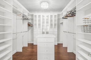 Interior - 7 Bedroom 6,500 Sq Ft Masterclass Style Meets Elegance  (Arlington)