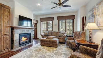 TV, fireplace