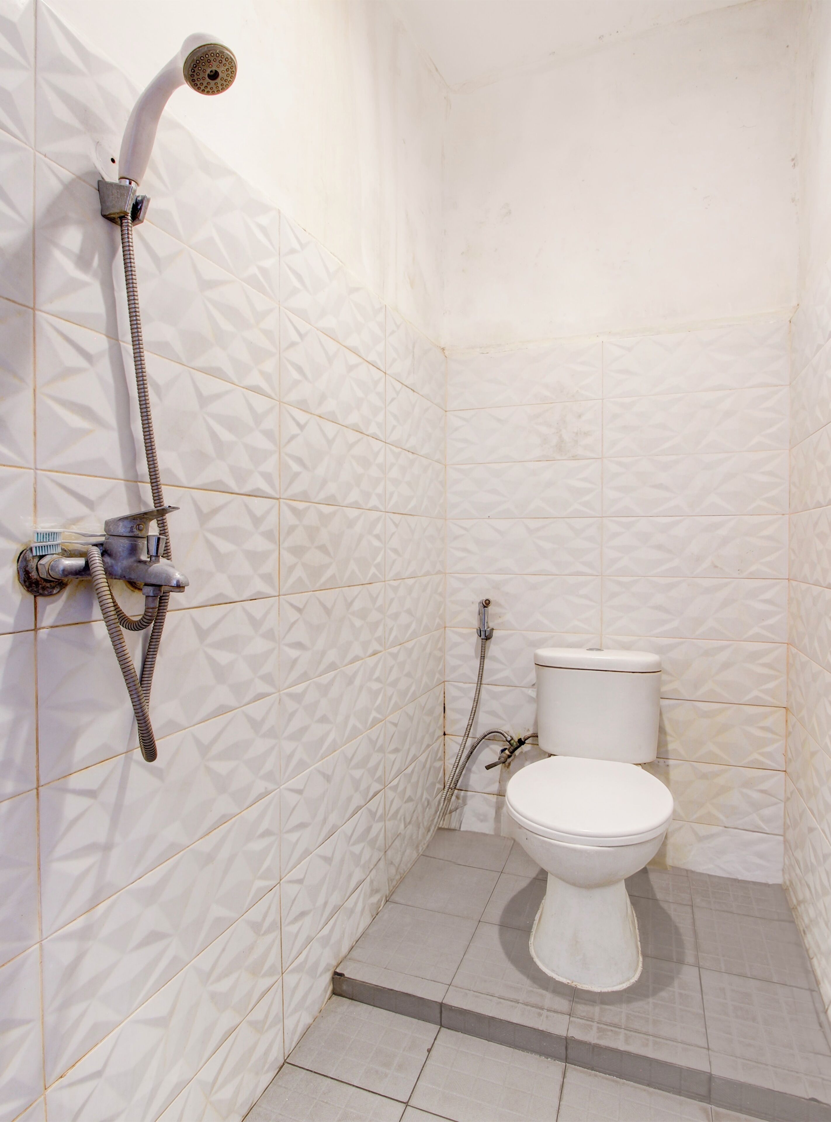 Shower, towels, soap, shampoo