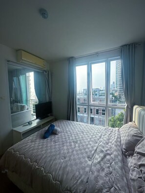 コンフォート コンドミニアム | 1 室のベッドルーム、デスク、ノート��パソコン用作業スペース