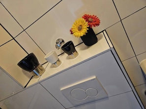 Dortoir Partagé, 1 chambre, balcon, vue ville | Salle de bain