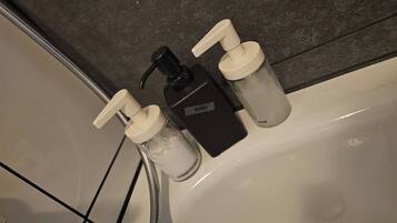 Gemeinsamer Schlafsaal, 1 Schlafzimmer, Balkon, Stadtblick | Badezimmer