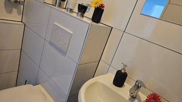 Gemeinsamer Schlafsaal, 1 Schlafzimmer, Balkon, Stadtblick | Badezimmer