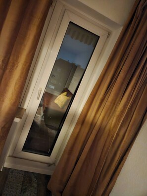 Shared Dormitory, 1 Bedroom, Balcony, City View | Interior