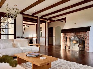 TV, fireplace, offices