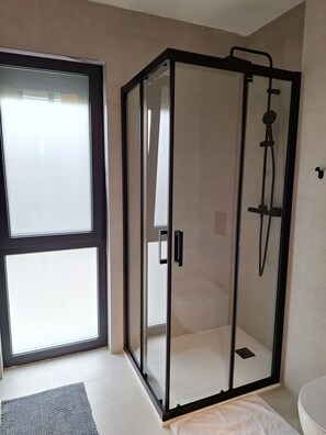 Hårtørrer, håndklæder, Sæbe, Toiletpapir