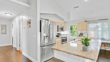 Coffee/tea maker, fridge, microwave, oven