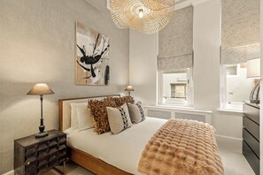 2 bedrooms, desk, iron/ironing board, WiFi