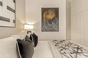 2 habitaciones, escritorio, tabla de planchar con plancha y wifi 