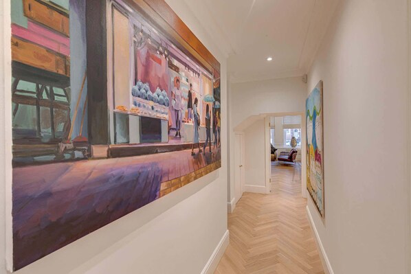 Interior - The Gallery - Exquisite Apartment, Kensington (Kensington)