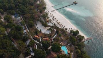 On the beach, white sand, snorkelling, beach volleyball