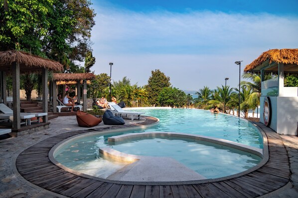 Outdoor pool - Mad Monkey Koh Sdach (Kiri Sakor)