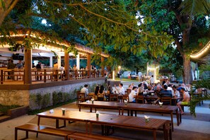 Restaurant - Mad Monkey Koh Sdach (Kiri Sakor)