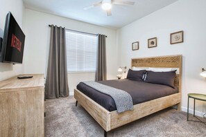 5 habitaciones, escritorio y tabla de planchar con plancha 