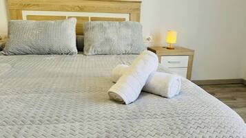 3 bedrooms, iron/ironing board, internet, wheelchair access