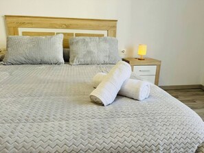 3 bedrooms, iron/ironing board, internet, wheelchair access
