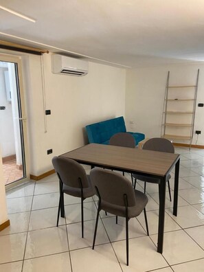 Dining - Dimora Tribunali in the heart of historical center and 300 mt from metro (Napoli)