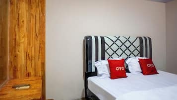 Kamar Double Standar | Ruang kerja ramah laptop, Wi-Fi gratis, dan seprai linen