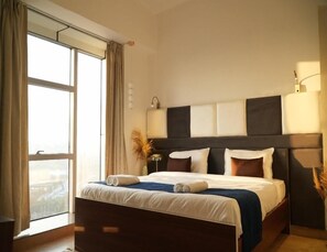 Quarto luxo, vista para a piscina