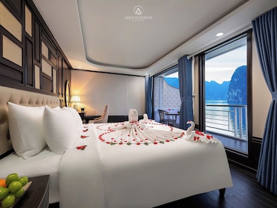 Luxury of the sea Cruise LanHa bay 5Star