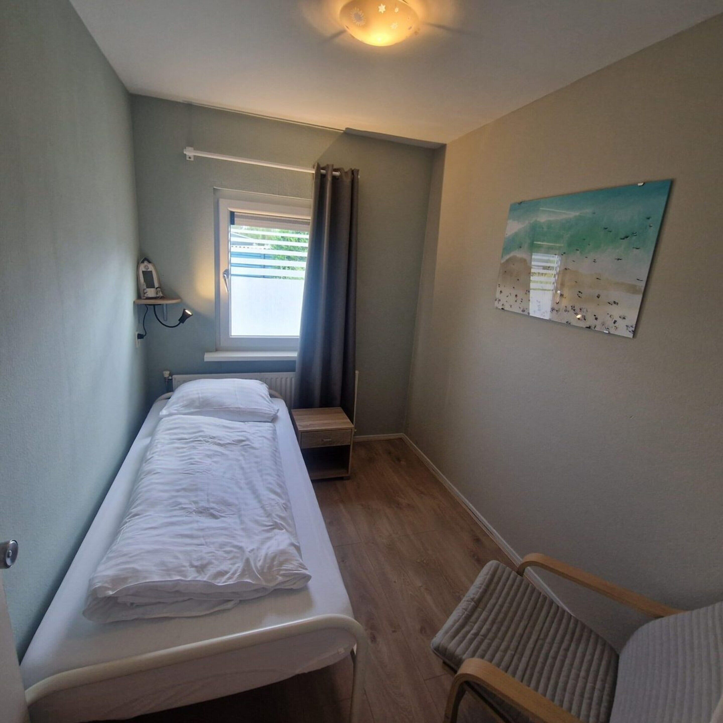 3 bedrooms, bed sheets