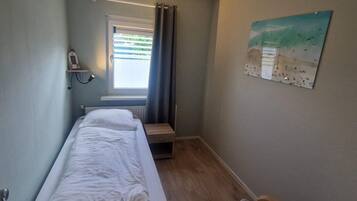 3 bedrooms, bed sheets