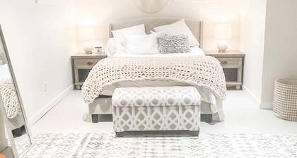 Spacious Studio with Pool Table