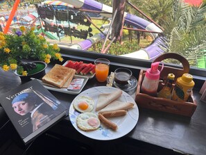 Petit déjeuner continental (250 THB par personne)