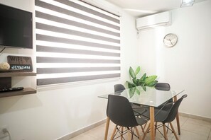 Classic Apartment | Dining room - Cozy Apartment Poliforum AC (León)