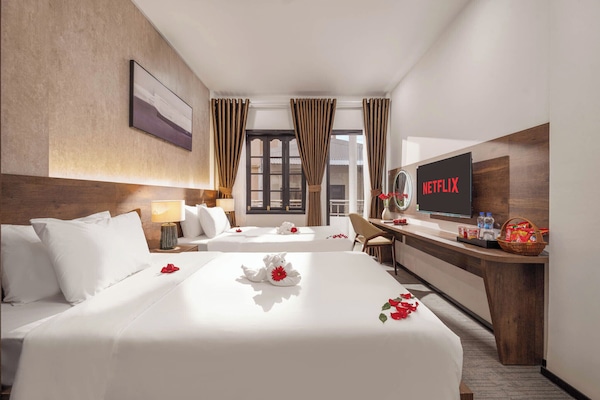 Deluxe Double or Twin Room, City View | Desk, blackout drapes, soundproofing, iron/ironing board