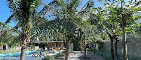 Vista frontal de la propiedad