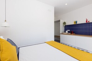 1 bedroom, desk, iron/ironing board, free WiFi - Modern room in Sorrento with views (Sorrento)