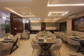 Restaurant - Hotel Mango Tree, Vrindavan (Vrindavan)